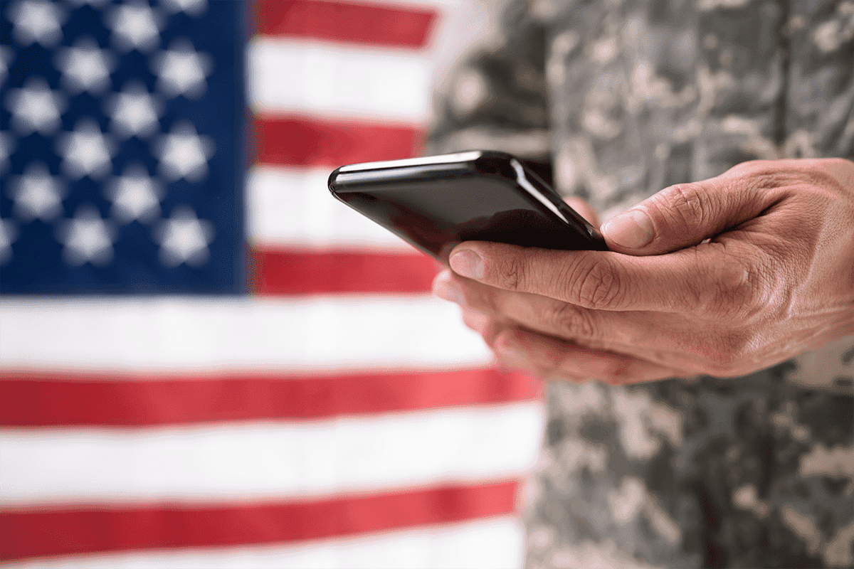 Veteran using cellphone apps for vets